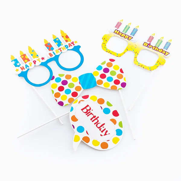 Accessoires d anniversaire pour photos amusantes th3 party pack de 5 v030064487. Diaytar : Le curateur de votre quotidien. Des produits soigneusement choisis pour leur originalité et leur utilité