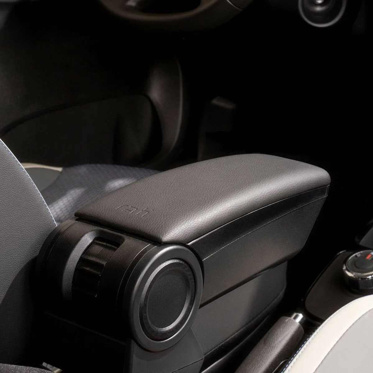 Accoudoir armster fiat tipo 2016 noir cuir synthetique s3711573999. Bienvenue dans l'ère du shopping conscient. Diaytar privilégie des produits avec une éthique et un impact positif.