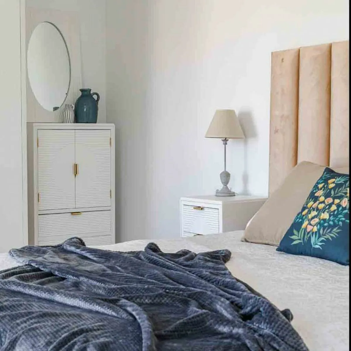 Armoire alexandra house living blanc dore bois mdf 36 x 118 x 62 cm d163069493. Diaytar, c'est votre partenaire de confiance pour construire un quotidien plus fluide, plus beau, et plus inspirant.