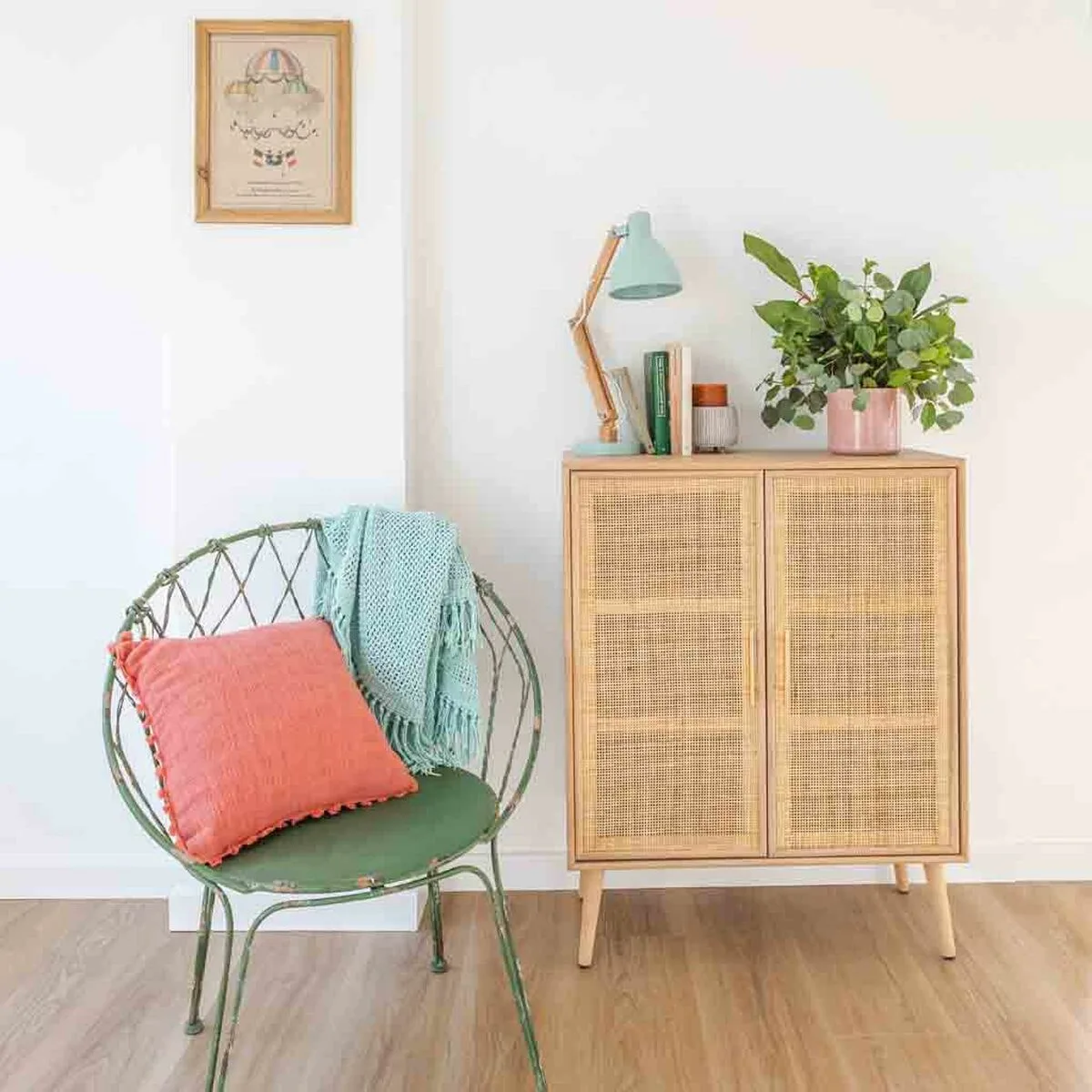 Armoire alexandra house living naturel bois mdf 37 x 101 x 80 cm d163037043. Diaytar, c'est le hub où se connectent les créateurs de produits géniaux et les clients qui les attendaient sans le savoir.