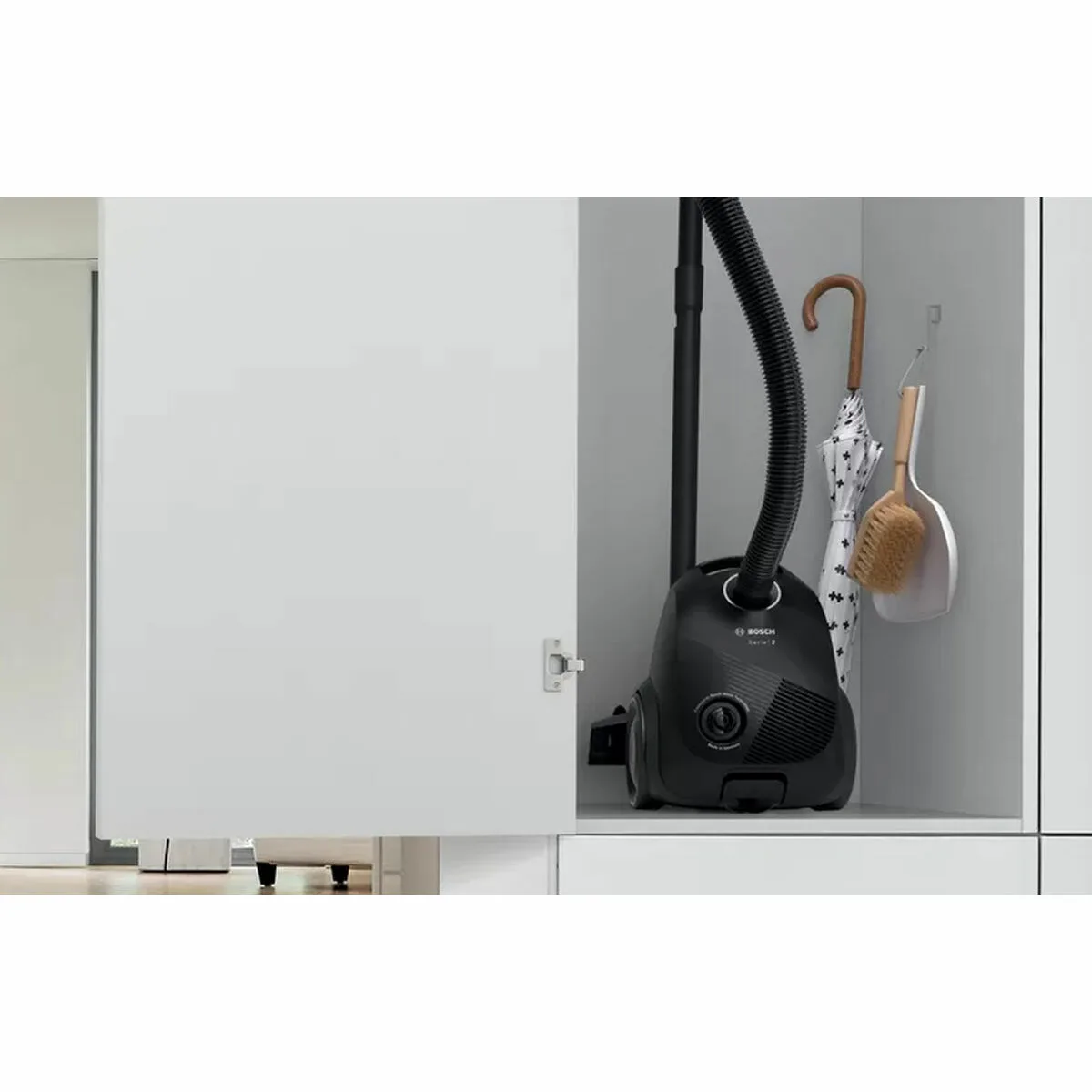 Aspirateur a sacs bosch bgbs2lb1 noir 600 w 3 5 l s910135777. Notre mission : éradiquer le superflu pour ne vous proposer que l'essentiel... mais en beaucoup plus stylé. Bienvenue chez Diaytar.