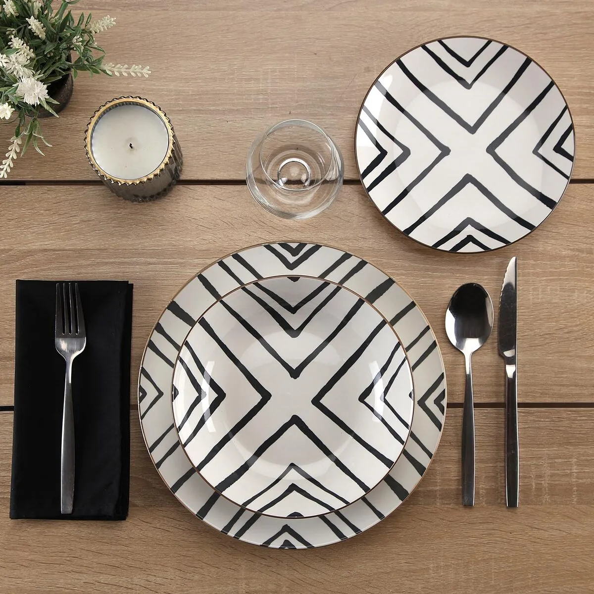 Assiettes versa gris porcelaine 18 pieces s341899815. Diaytar, une boutique en ligne qui défie les catégories traditionnelles en mêlant produits high-tech, maison et lifestyle avec brio