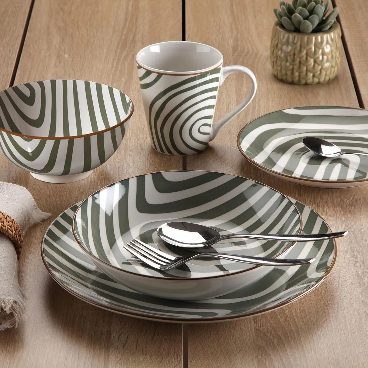 Assiettes versa vert porcelaine s341906517. Notre algorithme préféré chez Diaytar ? L'humain. Car rien ne remplace le coup de cœur pour un produit exceptionnel.