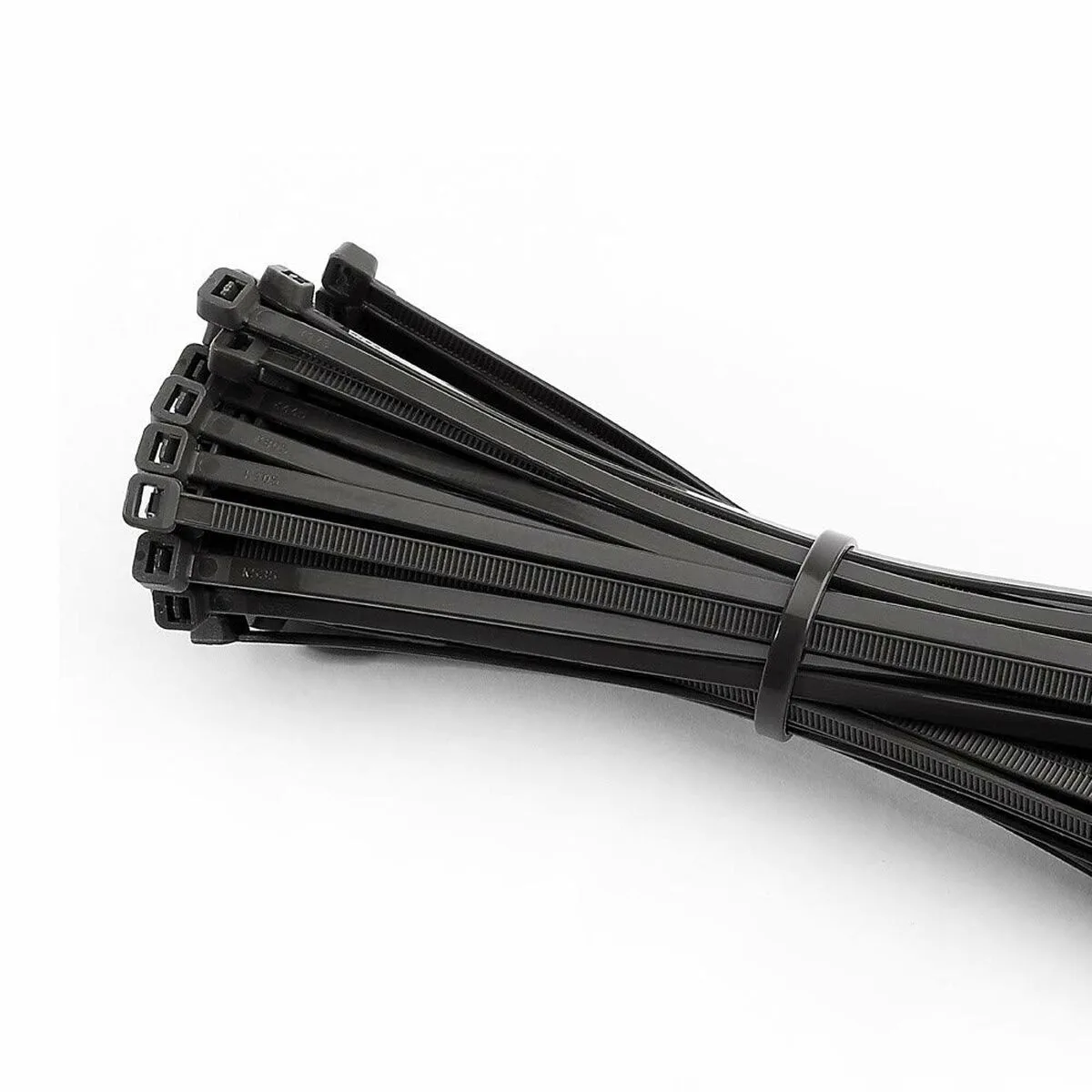 Attaches pour cable en nylon edm 48411 noir 100 unites s790109735. Notre philosophie : le produit parfait n'existe pas. C'est pourquoi Diaytar en propose des milliers, pour que vous le créiez.