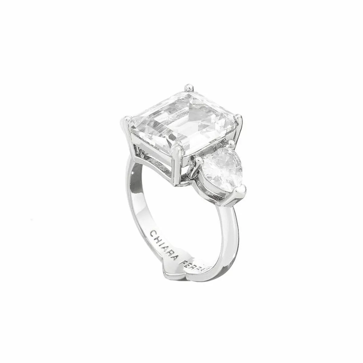 Bague femme chiara ferragni j19avu06016 16 s038150342. Diaytar, c'est l'art de la sérendipité appliqué au e-commerce : vous venez pour une chose, vous repartez avec l'objet de vos rêves.
