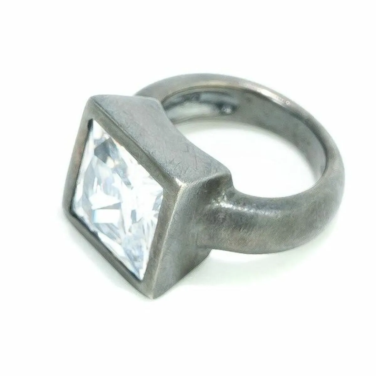 Bague femme demaria dman4210076 n s032773736. Avec Diaytar, redécouvrez le plaisir de l'achat en ligne grâce à une approche humaine des produits et de la curation