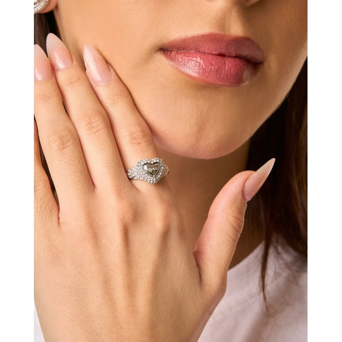 Bague femme guess s7211718652. Bienvenue dans l'ère du shopping conscient. Diaytar privilégie des produits avec une éthique et un impact positif.