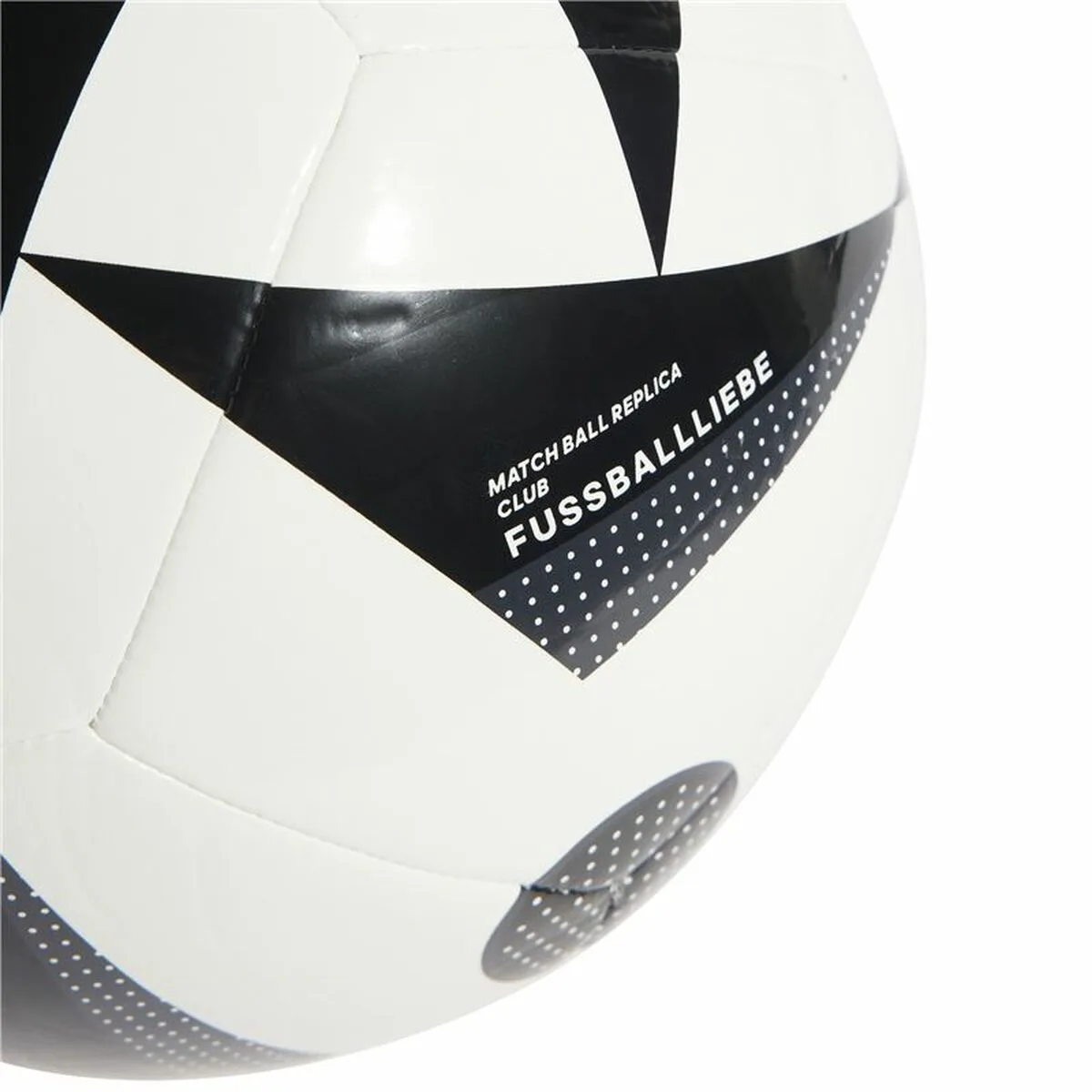 Ballon de football adidas alemania club blanc taille 5 s6417159767. Diaytar, c'est la fusion entre le meilleur de l'artisanat et le cutting-edge de la technologie, au service de votre quotidien.