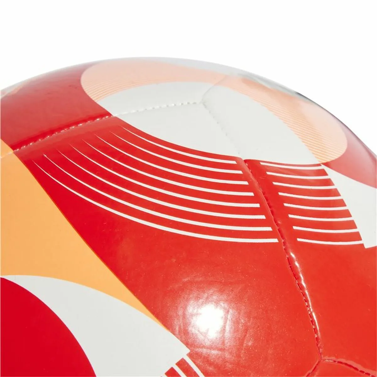 Ballon de football adidas ile de foot 24 club rouge taille 5 s6417544283. Bienvenue sur Diaytar, la plateforme qui a réussi le pari de rendre le shopping généraliste aussi excitant que la mode.