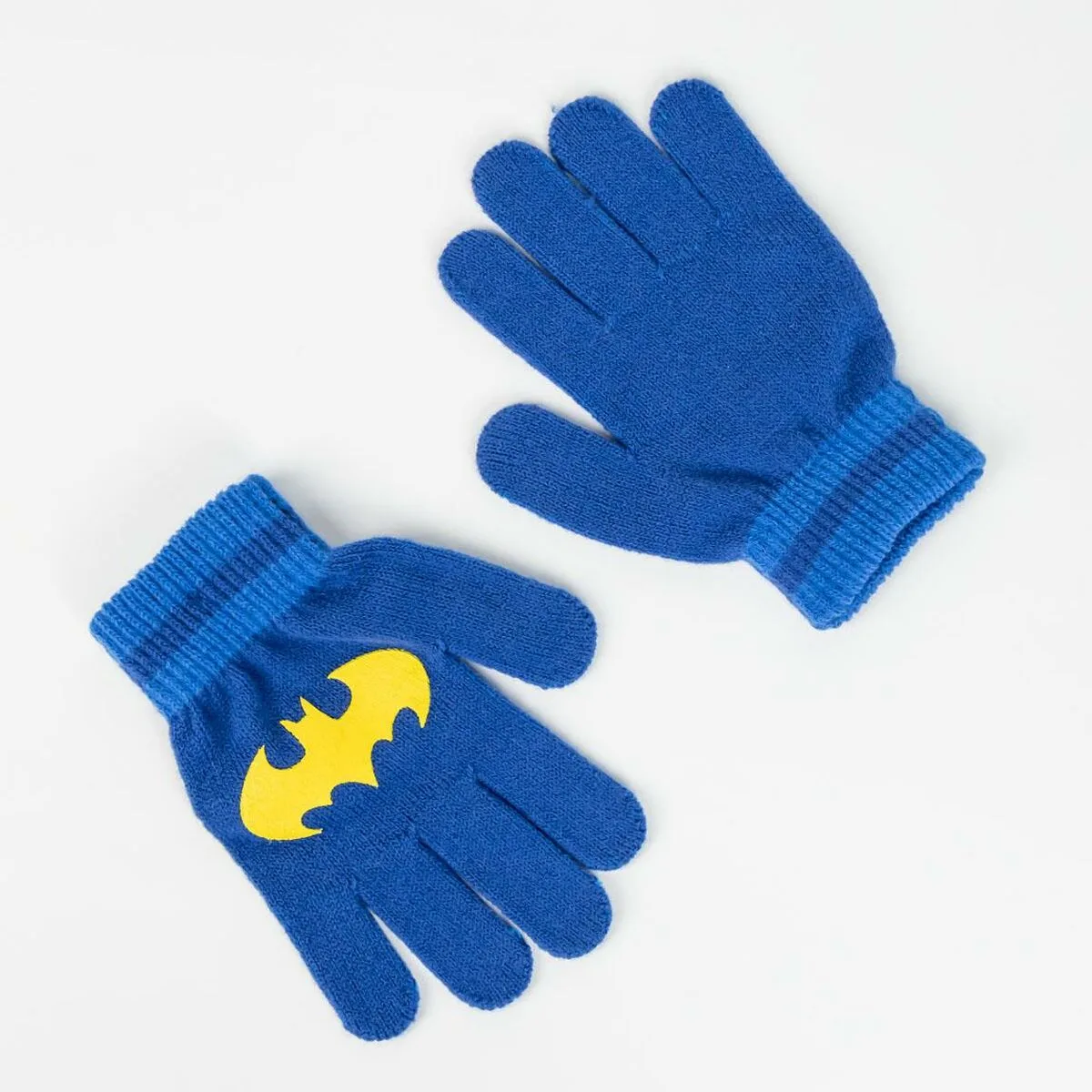 Bonnet et gants batman bleu s244882417. Diaytar vous habille de la tête aux pieds avec goût et raffinement.