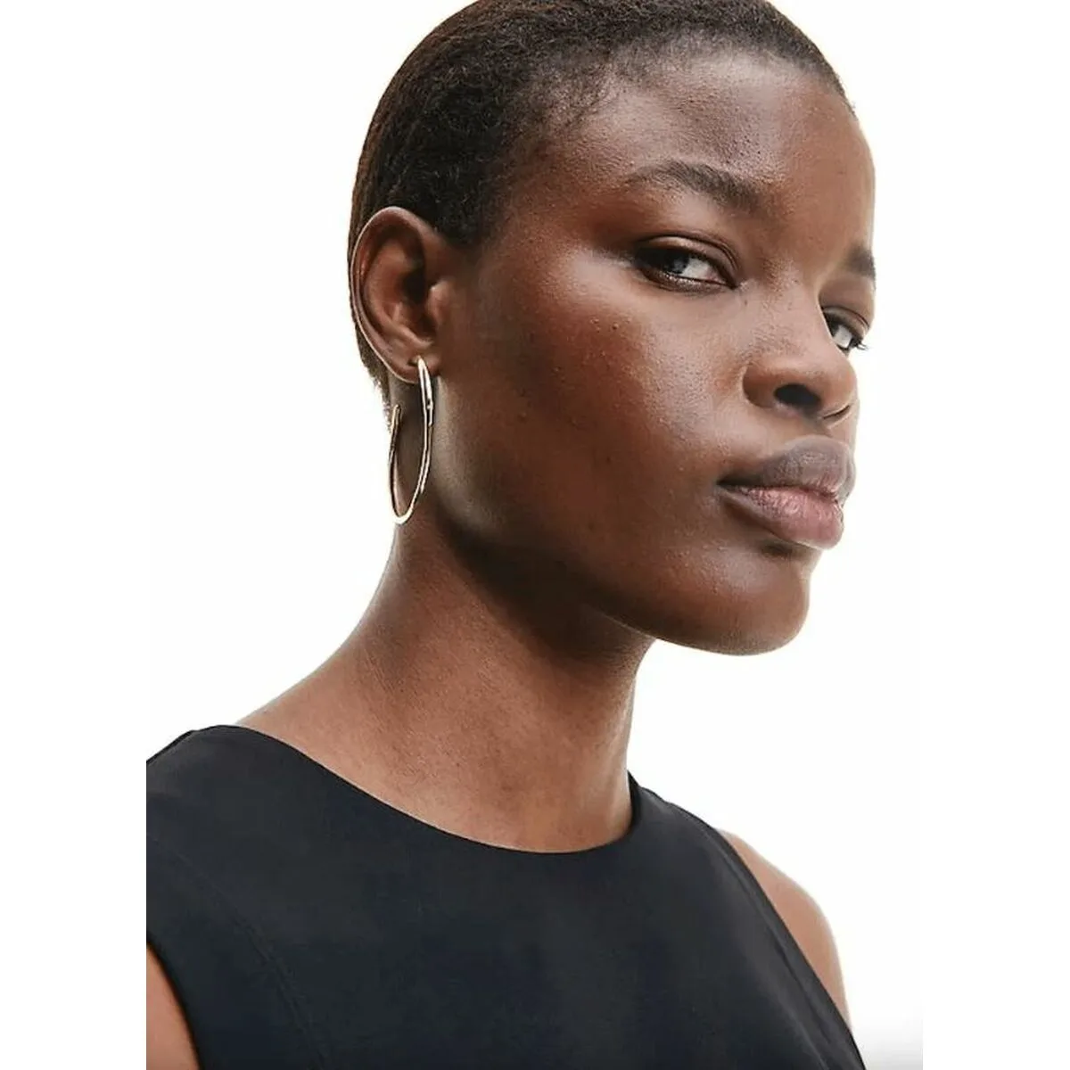 Boucles d oreilles femme calvin klein 35000112 s729811740. La mode selon Diaytar : audacieuse, accessible et toujours dans l'air du temps.