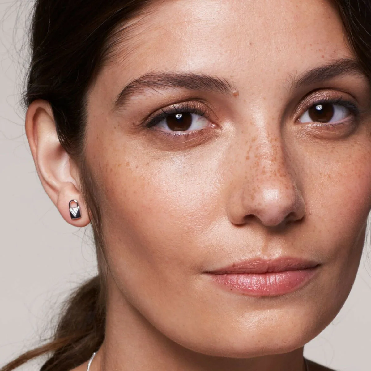 Boucles d oreilles femme michael kors mkc1010an040 s727780892. Notre credo ? L'excellence accessible. Diaytar rend le premium attainable dans chaque catégorie de produits.