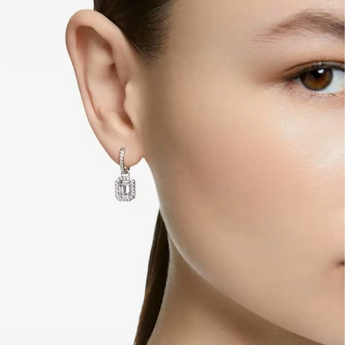 Boucles d oreilles femme swarovski 5638495 argent 925 s7211483970. Diaytar pense global, shoppe local : une plateforme généraliste avec une approche curated pour un public international