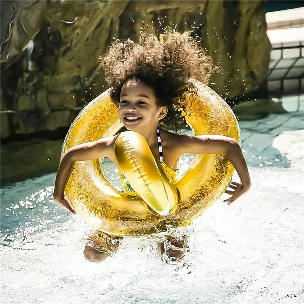 Bouee swim essentials swan glitter s644804115. Chez Diaytar, nous célébrons la singularité de chaque produit, qu'il s'agisse d'un gadget tech ou d'un ustensile maison