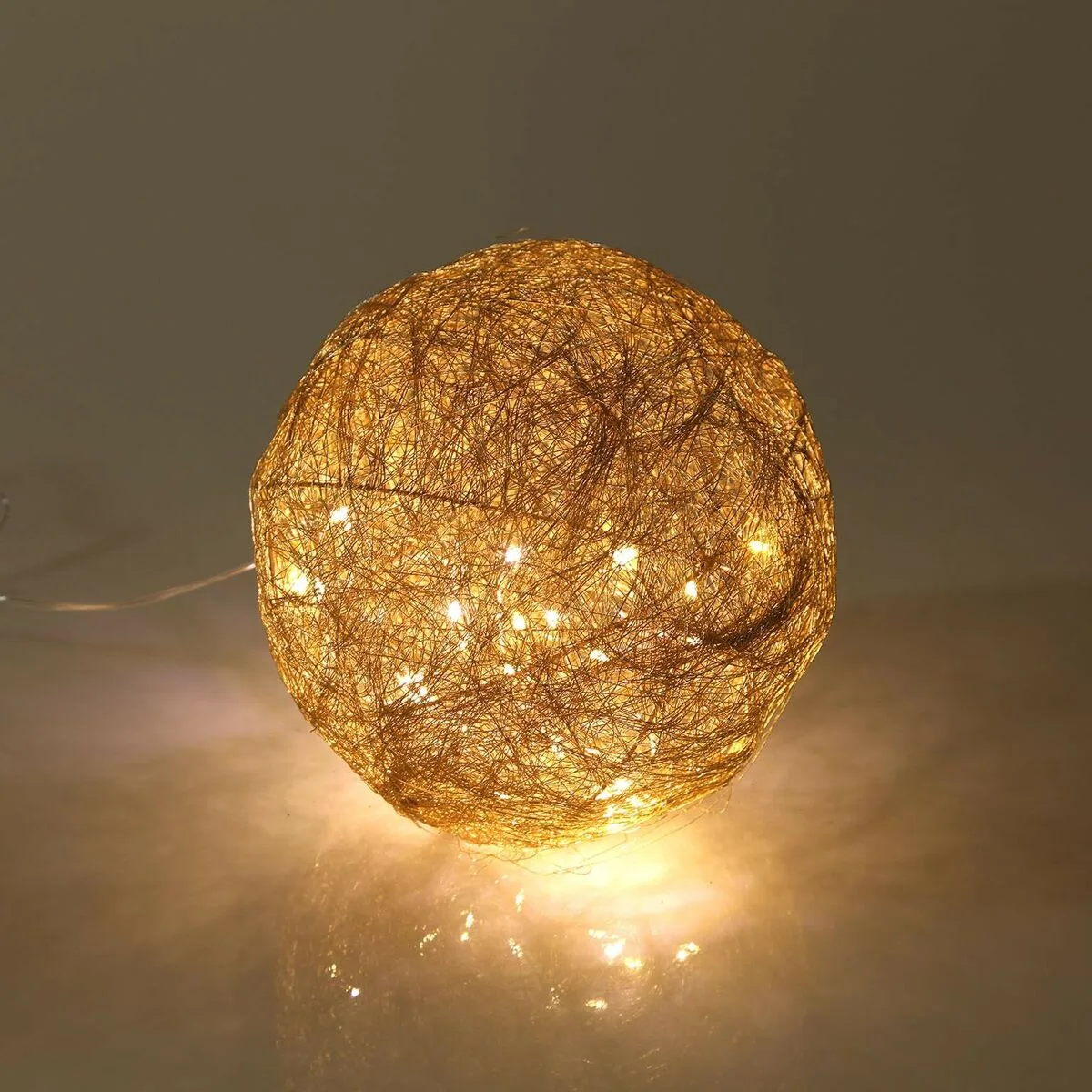 Boule de noel versa soie fer o 15 cm s341348278. Diaytar a fait de la variété son arme secrète : une offre généraliste si vaste que vous y trouverez forcément l'inimaginable