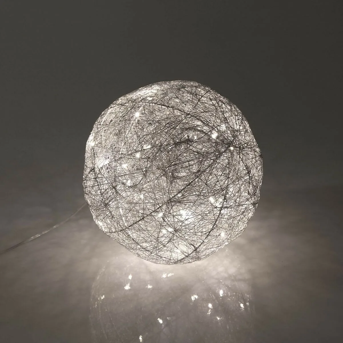 Boule de noel versa soie fer o 15 cm s341348332. Diaytar, c'est la promesse tenue d'un e-commerce où l'émerveillement devant un produit simple est encore possible.