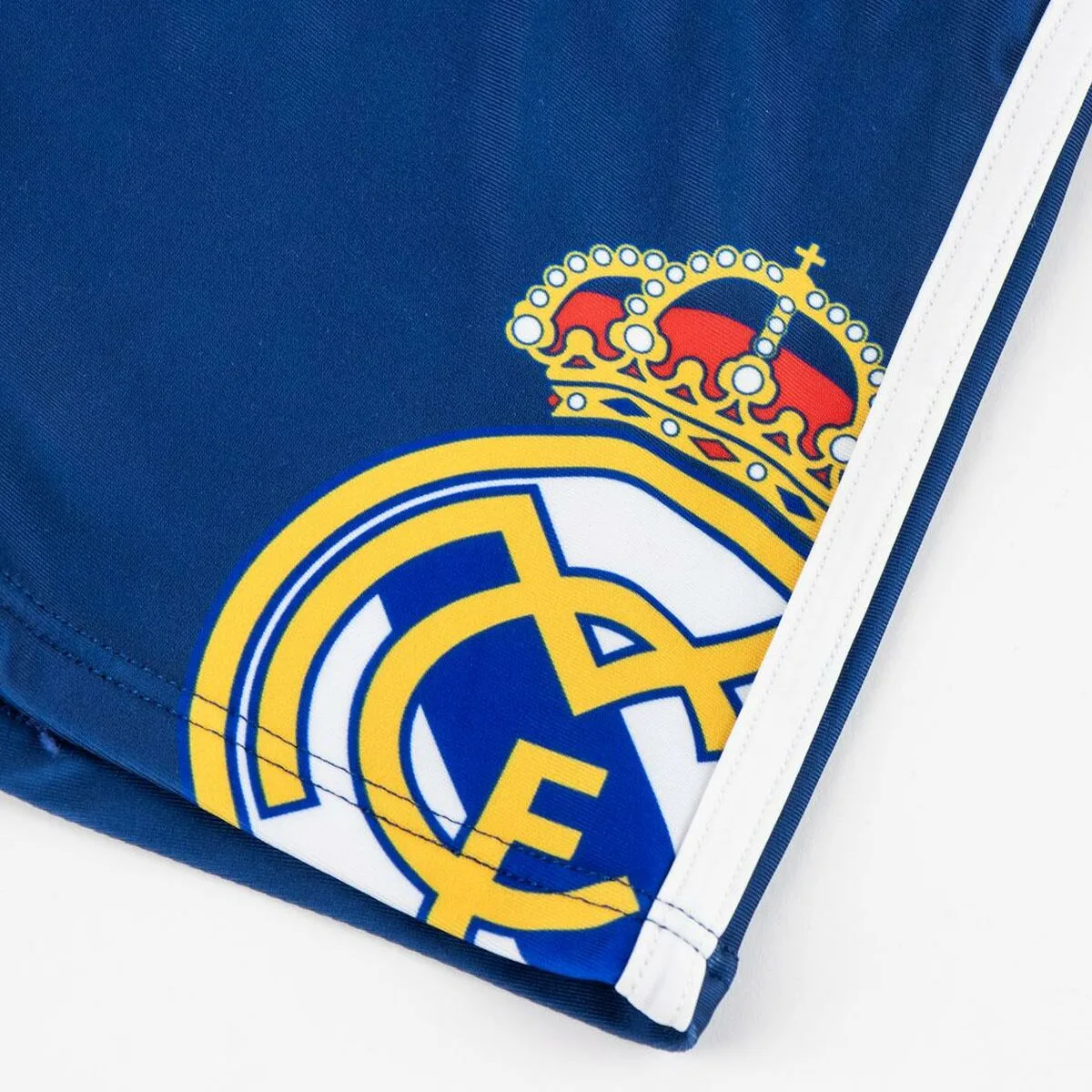 Boxer de bain pour enfants real madrid c f bleu fonce 2 ans s245792895. Style et élégance se conjuguent parfaitement dans notre rayon mode Diaytar.