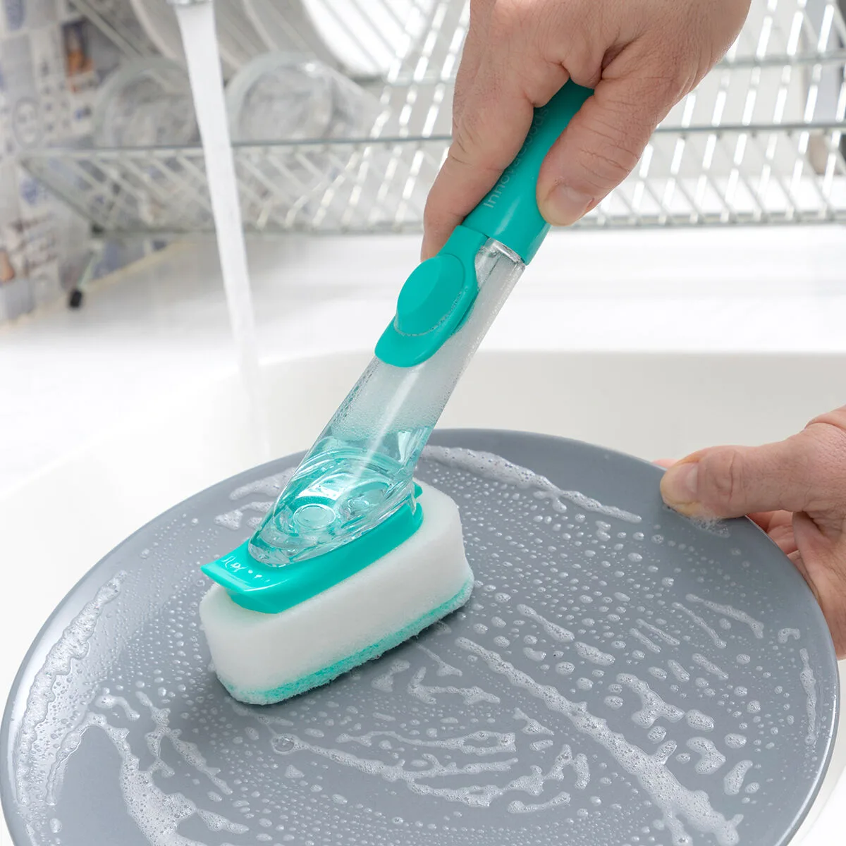 Brosse a recurer avec manche et distributeur de savon cleasy innovagoods v010308322. Bienvenue dans la famille Diaytar. Ici, on ne parle pas de clients, mais de co-créateurs d'un quotidien meilleur.