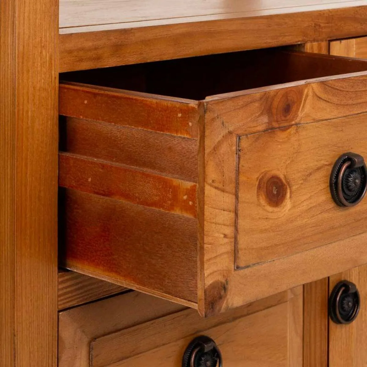 Buffet alexandra house living marron bois de pin bois mdf 90 x 37 x 64 cm d163082375. Diaytar, c'est la preuve que le génie réside dans les détails. Chaque produit a été scruté, pesé, et approuvé.