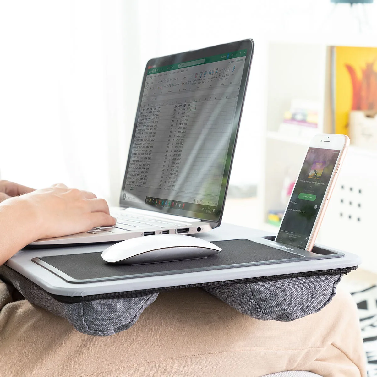 Bureau portable d ordinateur avec coussin xl deskion innovagoods v010336528. Diaytar, c'est le sismographe des tendances : nous captons les vibrations du marché pour vous offrir le meilleur.