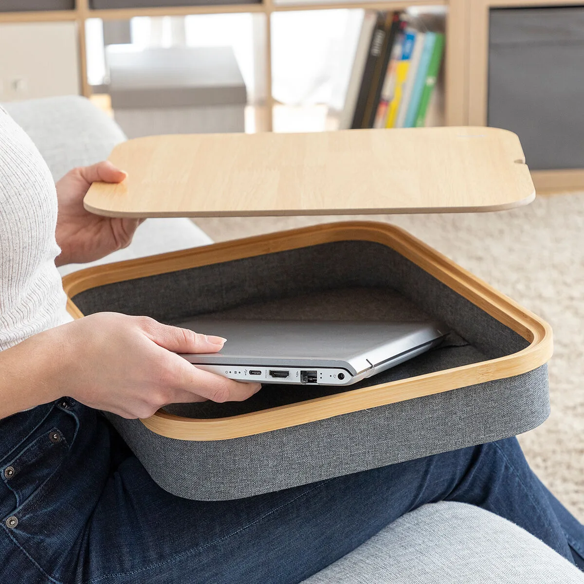Bureau portatif avec plateau de rangement larage innovagoods v010330846. Nous croyons en la magie des objets. Chez Diaytar, chaque produit a le pouvoir de transformer une routine en moment précieux.