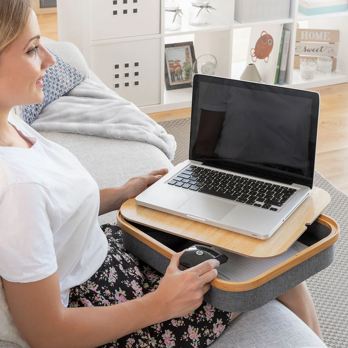 Bureau portatif avec plateau de rangement larage innovagoods v010330869. L'aventure Diaytar, c'est celle d'une équipe passionnée qui déniche pour vous les perles rares du marché généraliste
