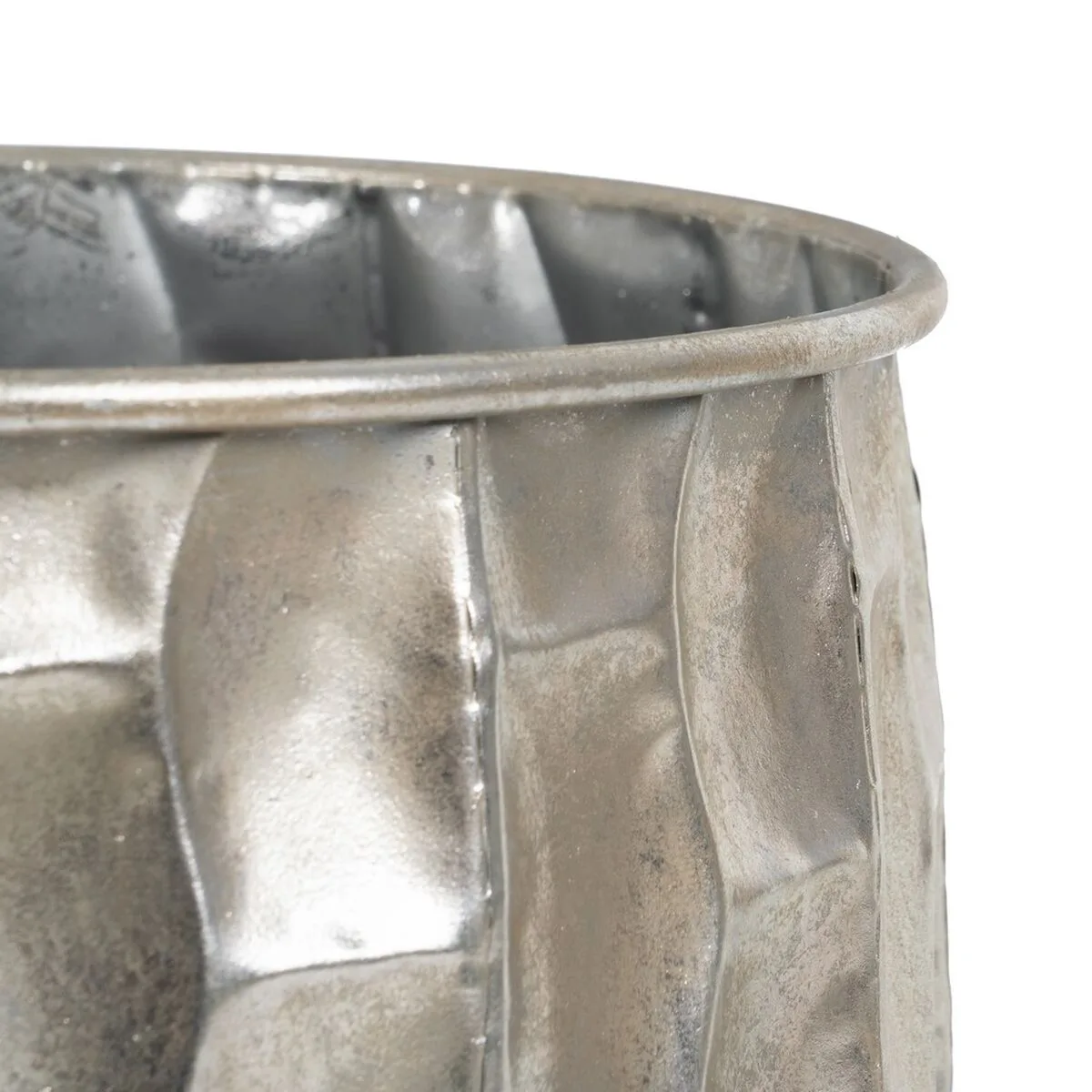 Cache pot argente fer 39 x 39 x 51 cm s880438725. Diaytar, une boutique en ligne qui défie les catégories traditionnelles en mêlant produits high-tech, maison et lifestyle avec brio