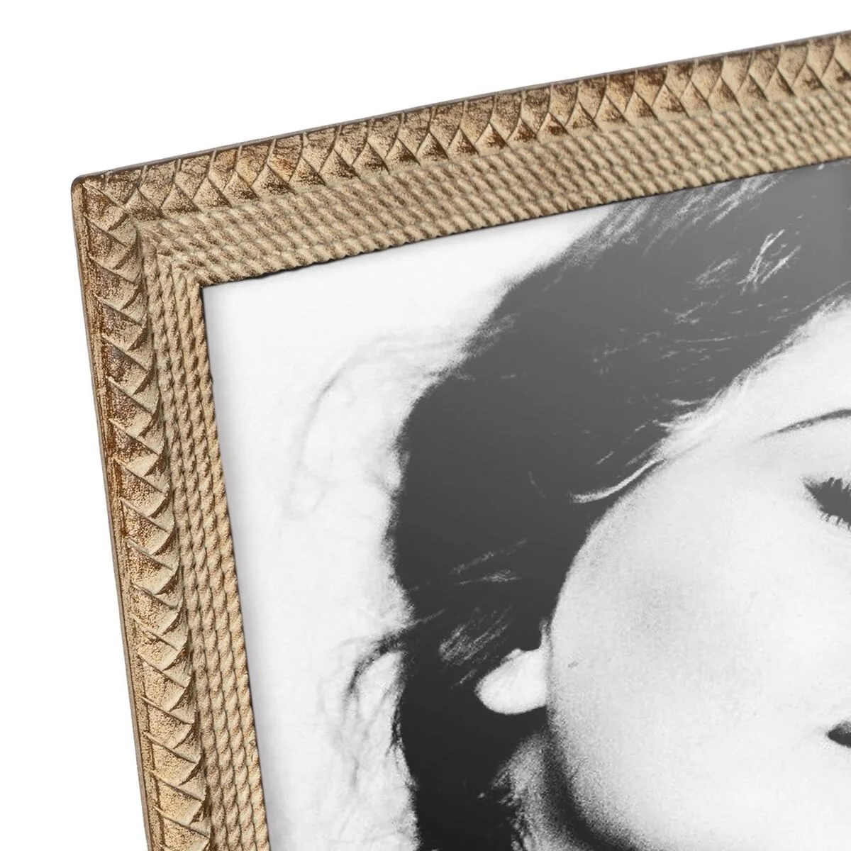 Cadre photo beige polyresine 16 5 x 2 x 21 cm s880536829. Nous sélectionnons pour Diaytar des produits qui ont une histoire, une âme, et qui sauront trouver une place dans la vôtre.