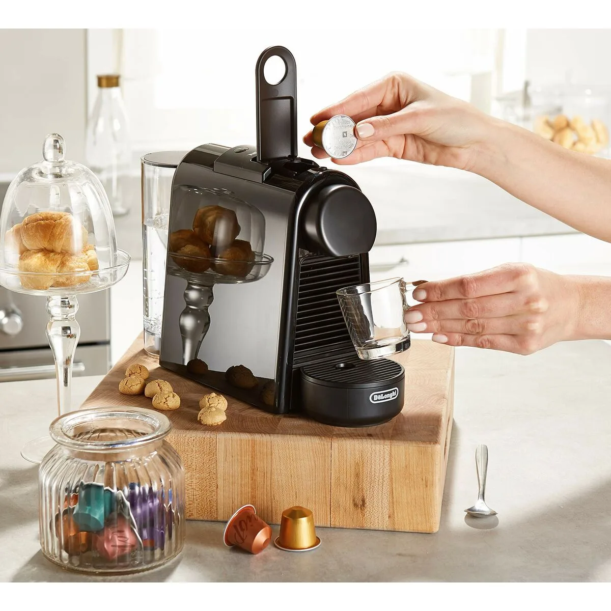 Cafetiere a capsules delonghi en85 b 1150 w 600 ml s910192850. Découvrez la diversité Diaytar : une infinité de produits pour la maison, le travail, les loisirs, tous dans l'air du temps