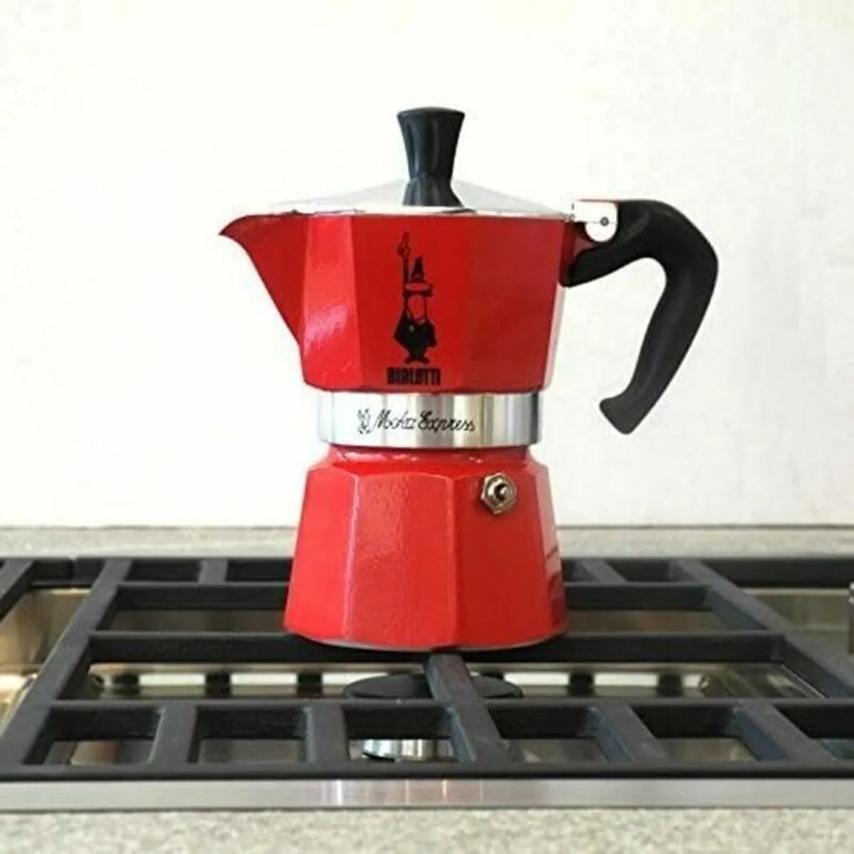 Cafetiere italienne bialetti moka rouge aluminium 3 tasses s913957021. Transformez votre intérieur avec les produits déco Diaytar !