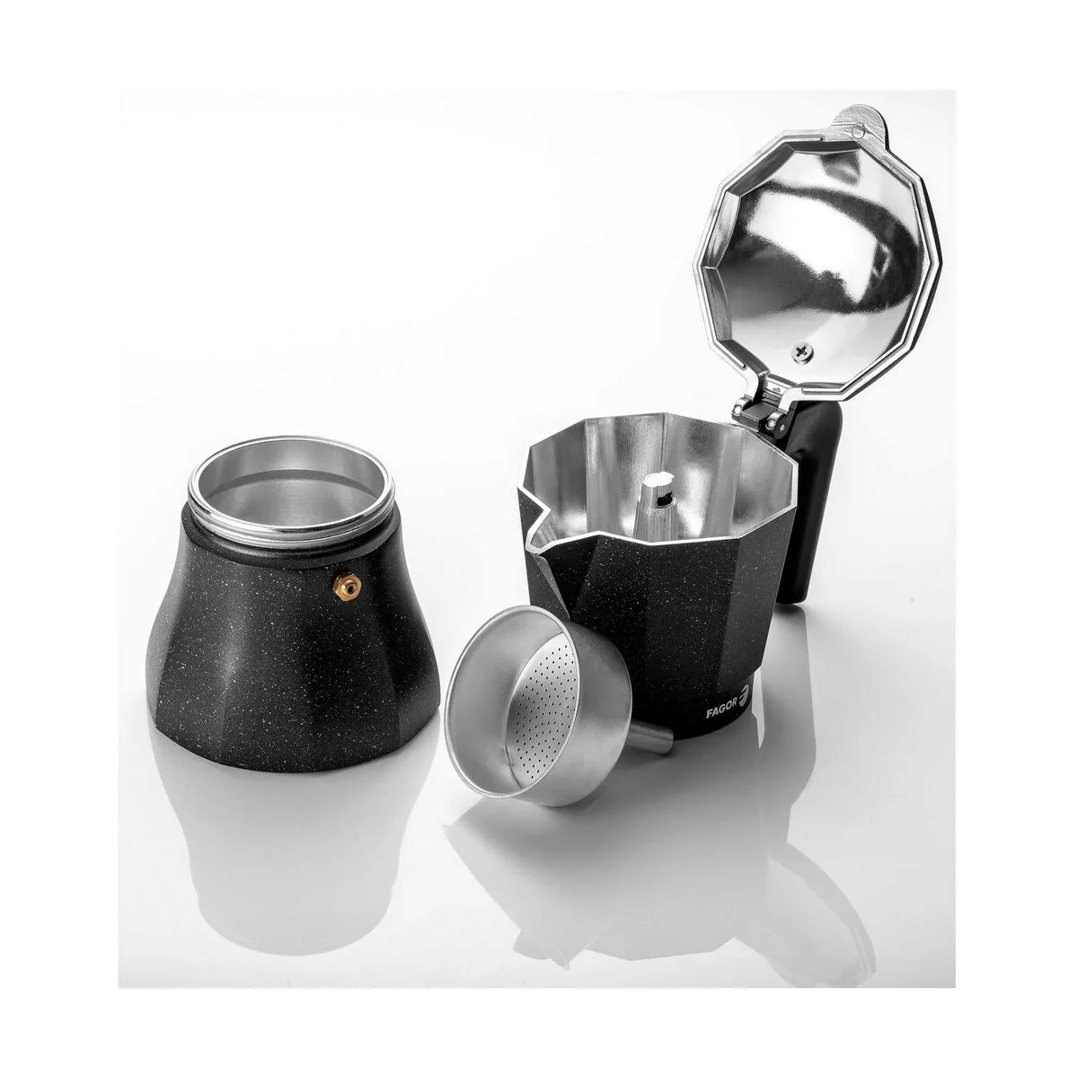 Cafetiere italienne fagor tiramisu noir aluminium 3 tasses s790592346. Diaytar cultive l'art de la surprise en vous proposant constamment de nouveaux produits généraux et high-tech inattendus