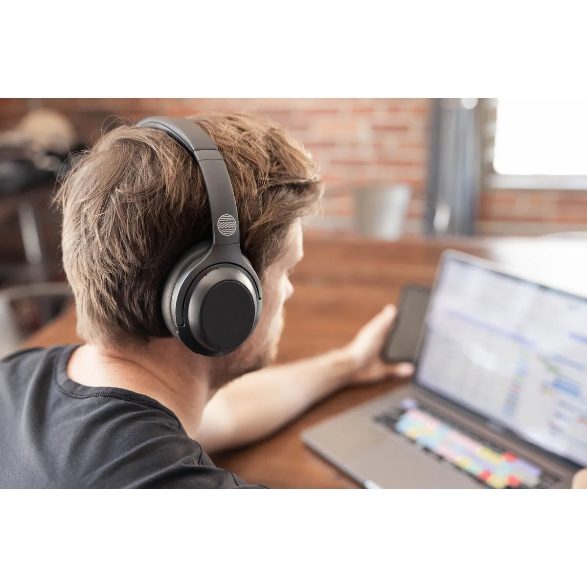 Casque opp137 noir black s914876328. Diaytar incarne le nouveau visage du e-commerce : agile, éclectique et profondément ancré dans les tendances du moment