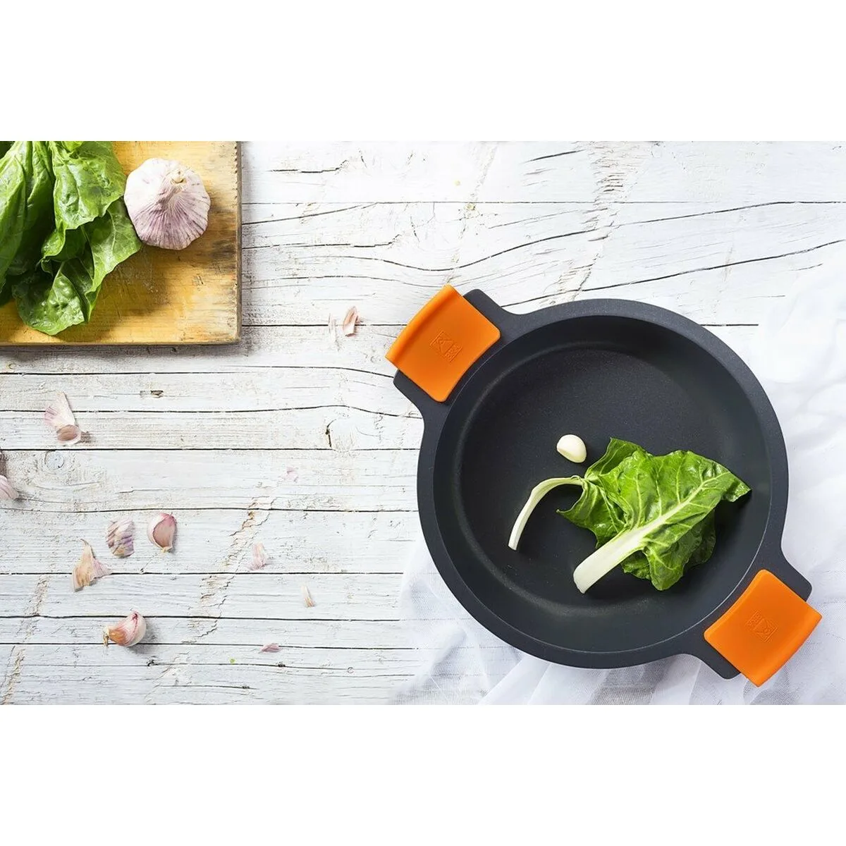 Casserole bra a270545 noir noir orange metal aluminium 45 cm s041443376. Diaytar défend une idée forte : le shopping en ligne doit être une aventure qui éveille la curiosité et comble les besoins