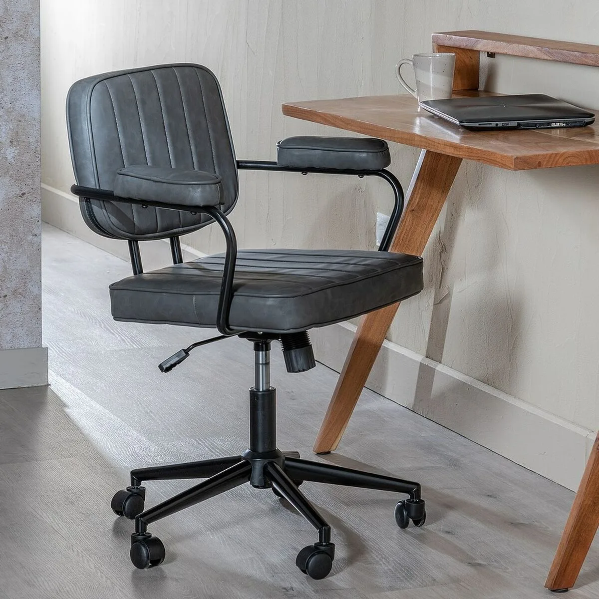 Chaise de bureau 56 x 56 x 92 cm noir s880249952. Nous avons voulu Diaytar comme une deuxième maison, remplie de produits qui vous ressemblent et vous facilitent la vie.