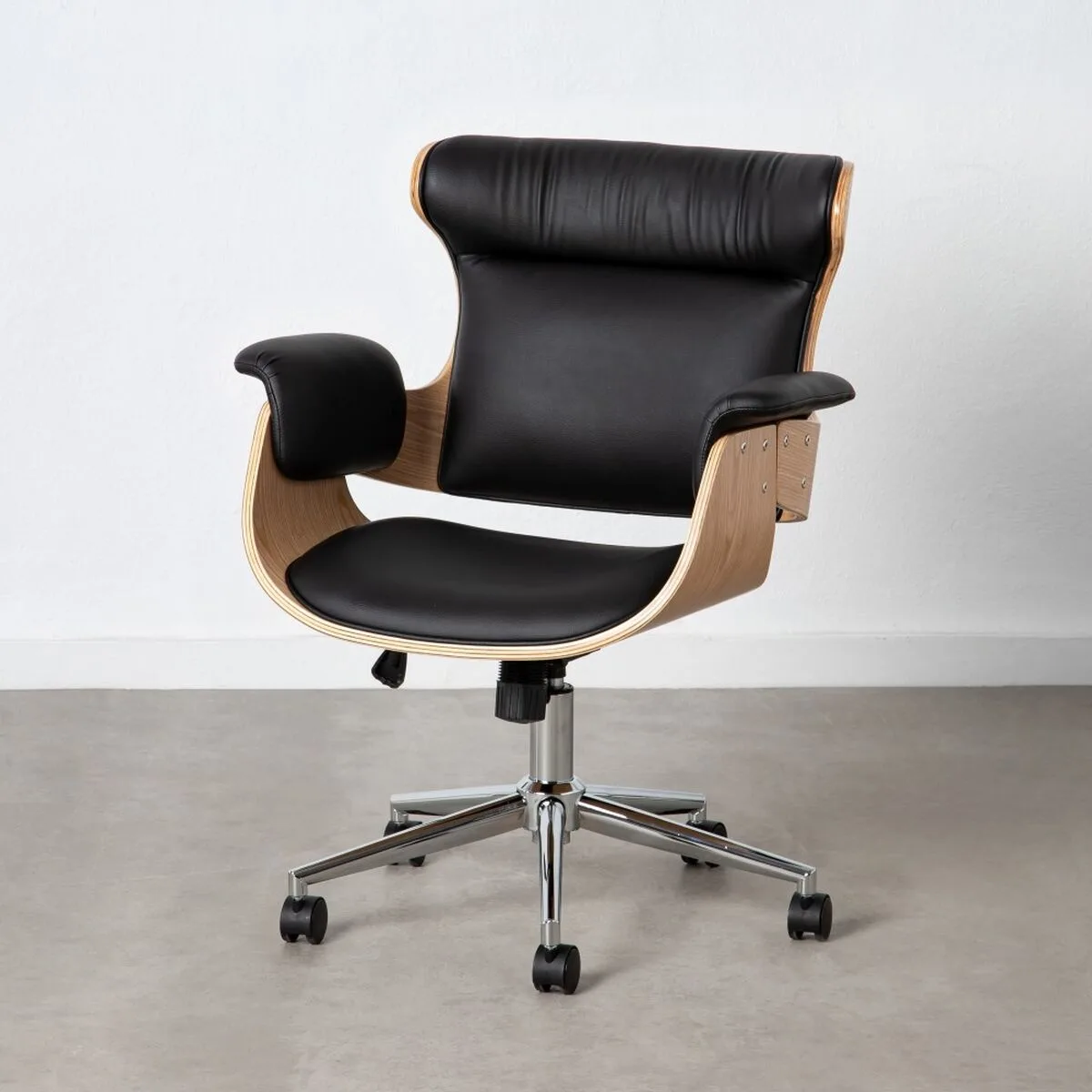 Chaise de bureau noir naturel 68 x 62 x 85 cm s880083772. Diaytar s'adapte à vos besoins avec une gamme complète et variée.