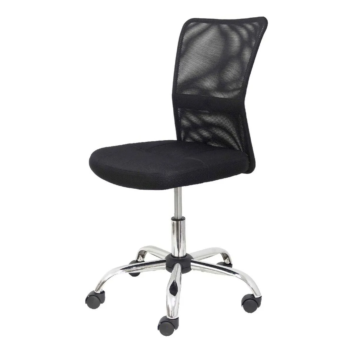 Chaise de bureau pardal forol 840crrn noir s570171113. Diaytar pense global, shoppe local : une plateforme généraliste avec une approche curated pour un public international