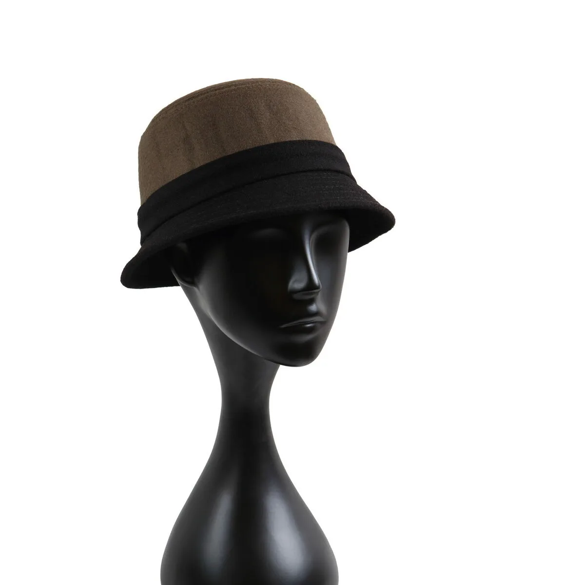 Chapeau lancaster cal002 5 vert femme s036116658. Notre mission : éradiquer le superflu pour ne vous proposer que l'essentiel... mais en beaucoup plus stylé. Bienvenue chez Diaytar.