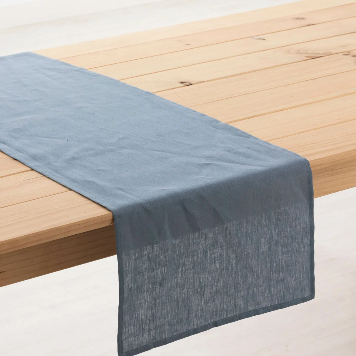 Chemin de table belum bleu 45 x 140 cm s980015525. Diaytar, c'est l'histoire d'une passion pour les bons produits, quels qu'ils soient, et du désir de les partager avec vous