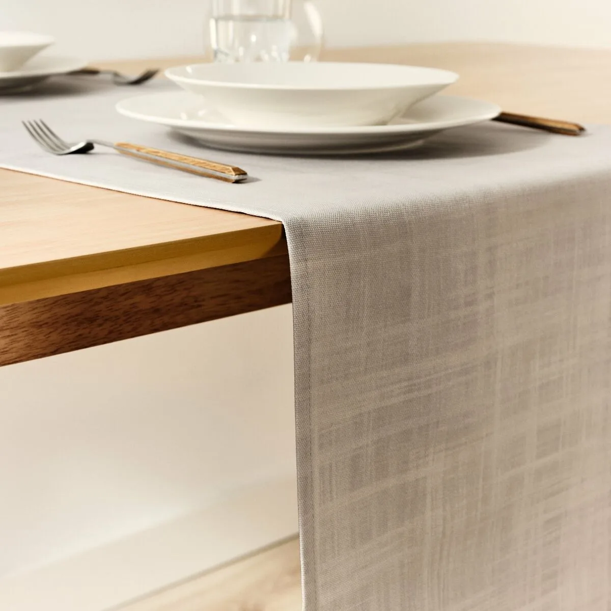 Chemin de table belum liso gris 45 x 140 cm s980525187. Diaytar, c'est le testament vivant qu'on peut allier large choix et qualité exemplaire dans le e-commerce.