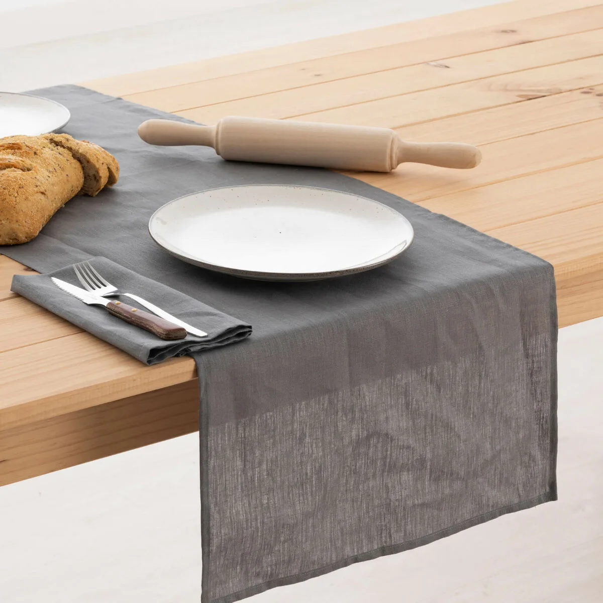 Chemin de table belum multicouleur anthracite 45 x 140 cm s980015041. Diaytar, c'est l'histoire d'une passion pour les bons produits, quels qu'ils soient, et du désir de les partager avec vous