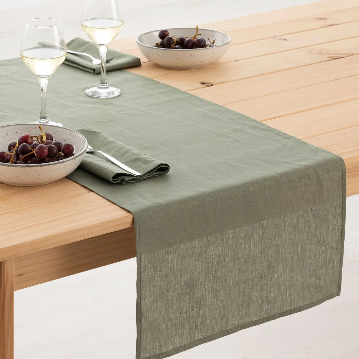 Chemin de table belum vert militaire 45 x 140 cm s980015247. La qualité Diaytar : un engagement, une promesse, une satisfaction garantie.