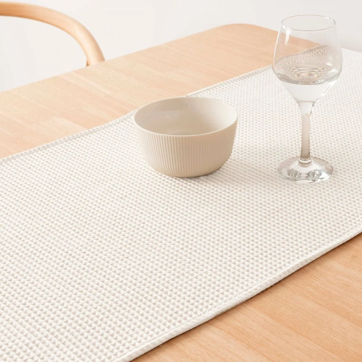 Chemin de table belum waffle creme naturel 45 x 140 cm s980452444. Diaytar, c'est votre conseiller shopping personnel, toujours à l'affût des pépites qui correspondent à votre style de vie.