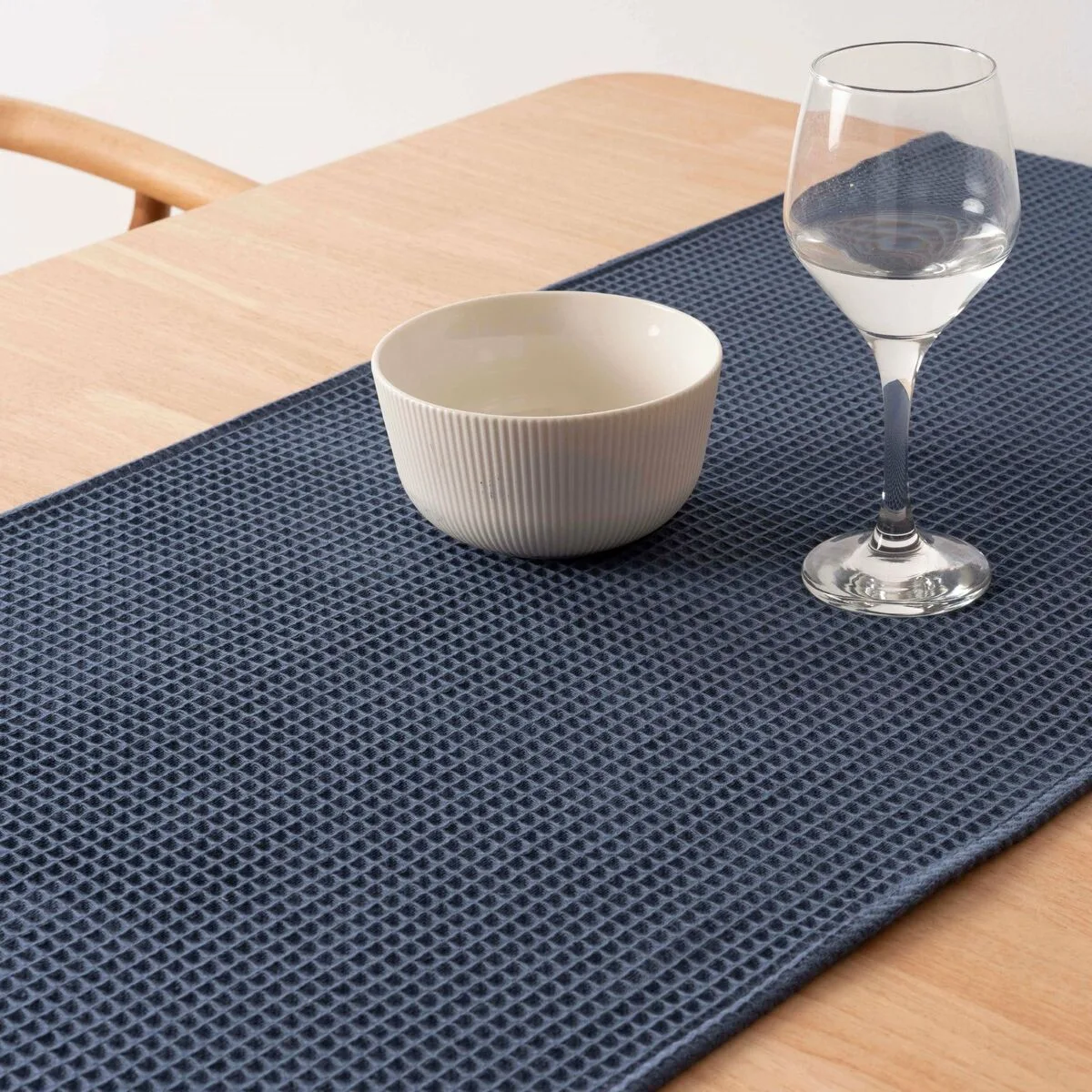Chemin de table belum waffle gris 45 x 140 cm s980452545. Diaytar révolutionne votre expérience d'achat en ligne avec une curation unique de produits tendance, high-tech et lifestyle