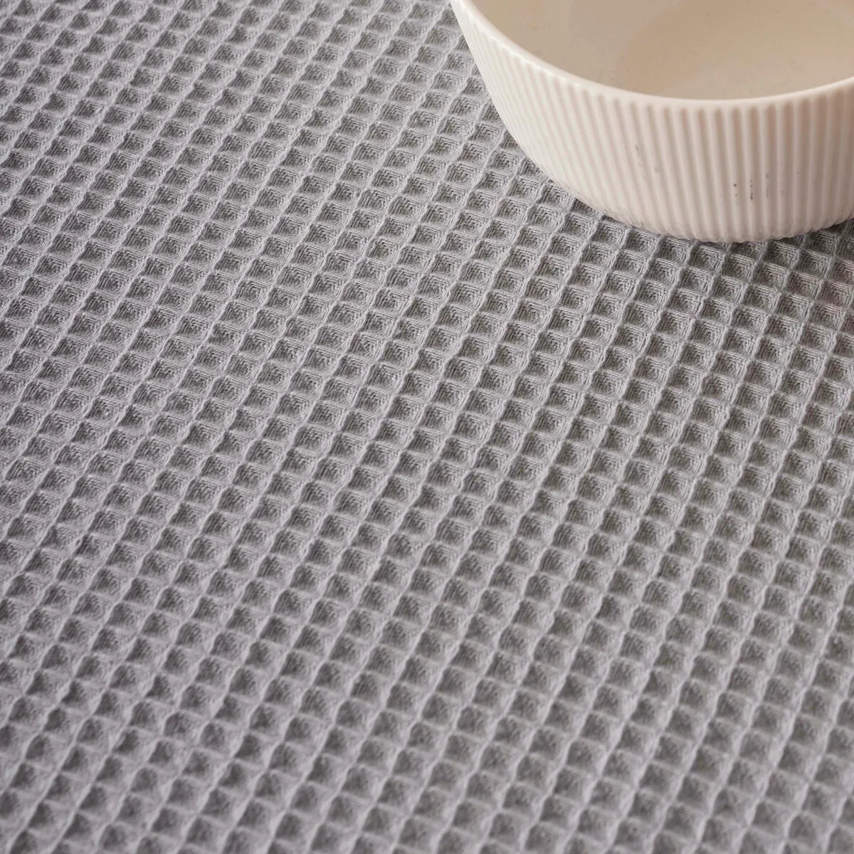 Chemin de table belum waffle gris 45 x 140 cm s980453234. Découvrez la diversité Diaytar : une infinité de produits pour la maison, le travail, les loisirs, tous dans l'air du temps