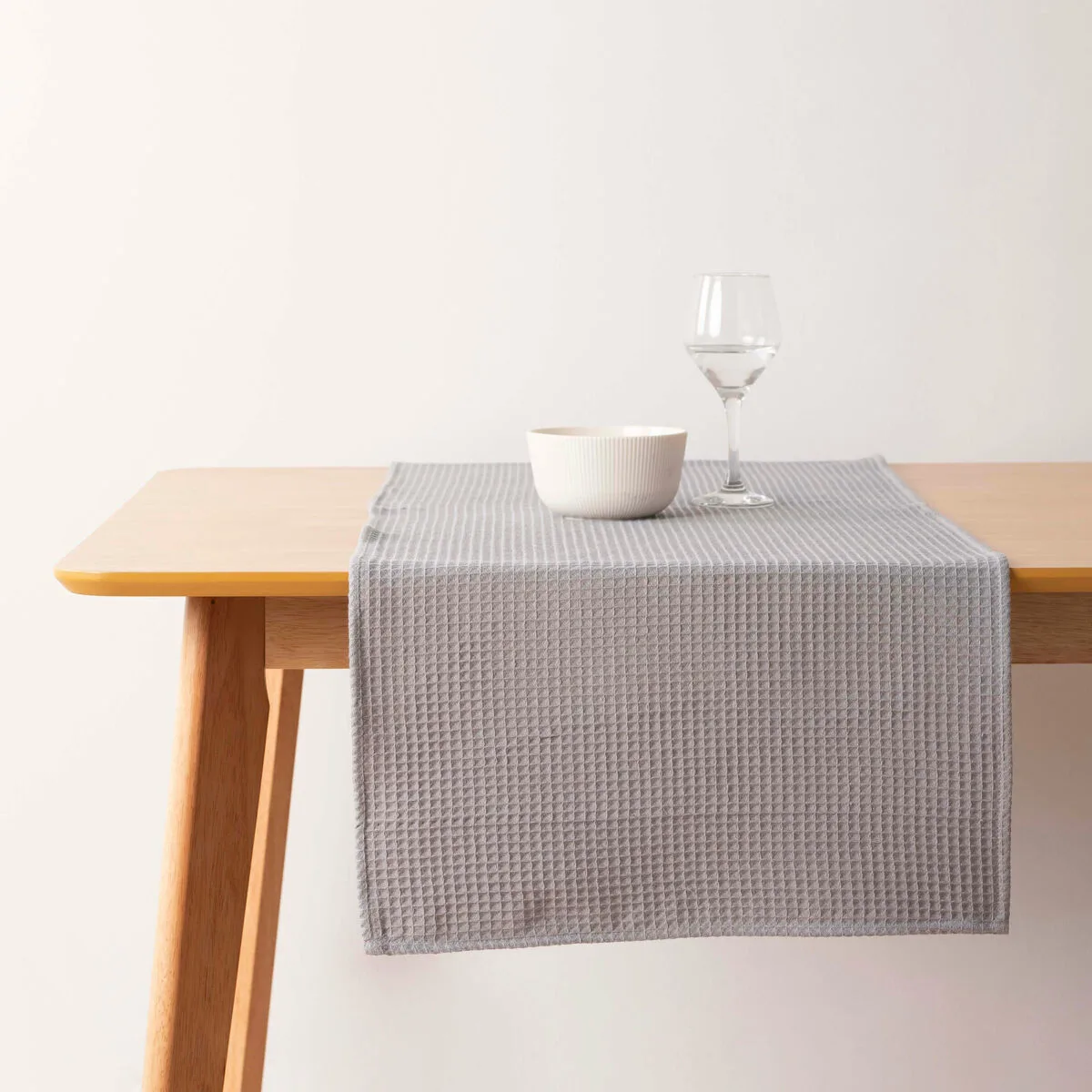 Chemin de table belum waffle gris 45 x 140 cm s980453249. Diaytar, c'est la preuve que le génie réside dans les détails. Chaque produit a été scruté, pesé, et approuvé.