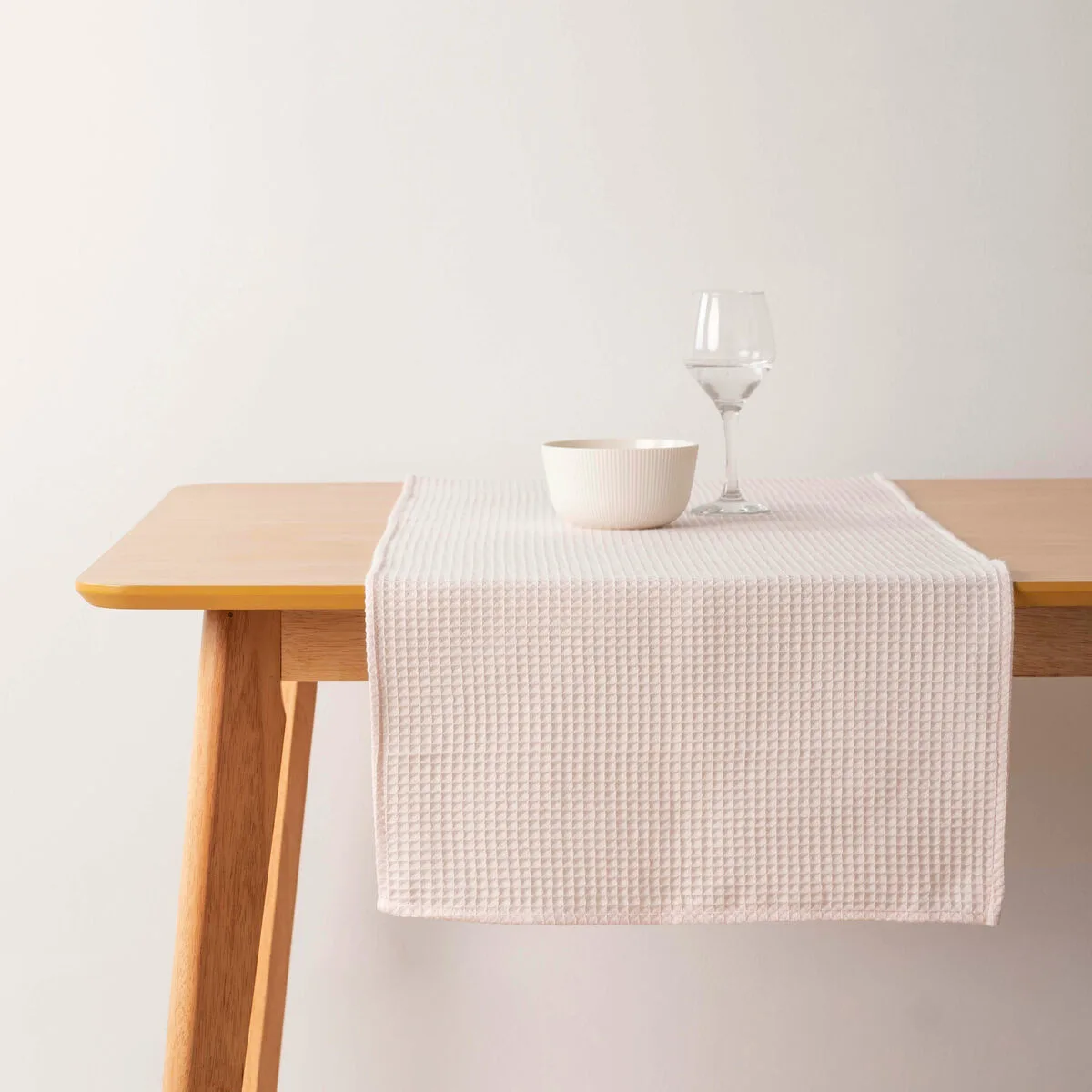 Chemin de table belum waffle rose clair 45 x 140 cm s980453080. Nous croyons en la magie des objets. Chez Diaytar, chaque produit a le pouvoir de transformer une routine en moment précieux.