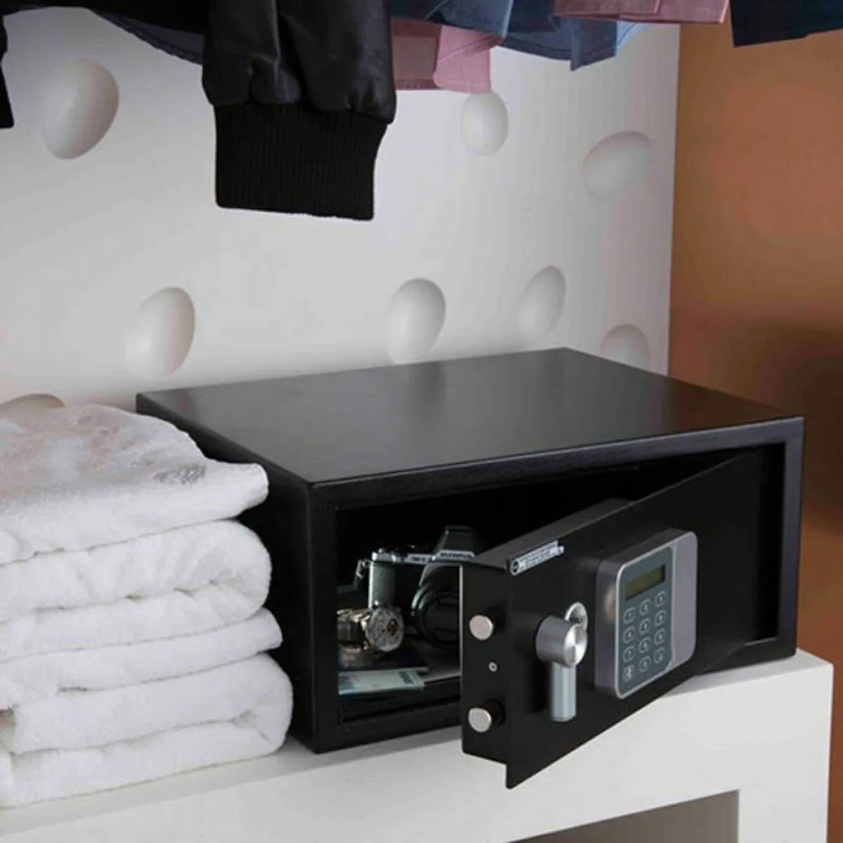 Coffre fort avec serrure electronique yale ylg 200 db2 24 l 20 x 43 x 35 cm noir s9110855163. Diaytar puise sa force dans sa capacité à sans cesse renouveler son offre avec des produits généraux frais et inattendus