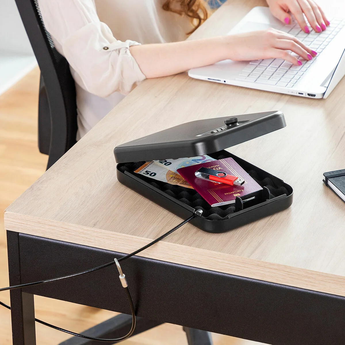 Coffre fort portable avec cable de securite prisaven innovagoods v010378817. Chez Diaytar, chaque détail compte pour votre satisfaction totale.