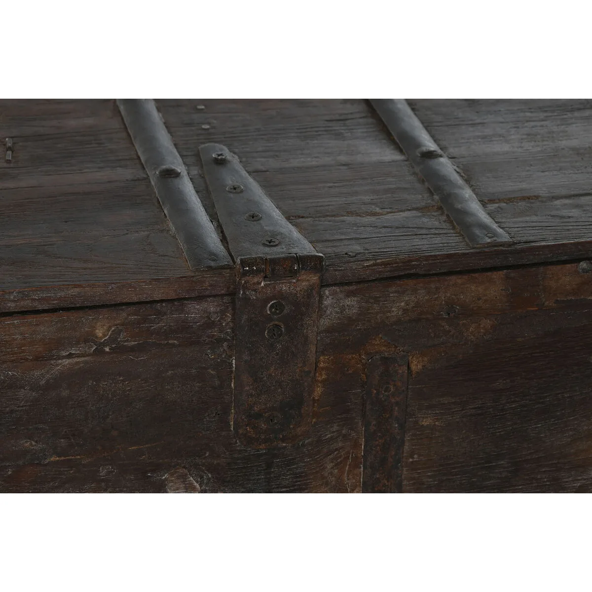 Coffre home esprit marron fer bois de teck 137 x 44 x 98 cm s305930699. Diaytar réinvente le e-commerce avec une approche généraliste axée sur la qualité, la tendance et l'accessibilité