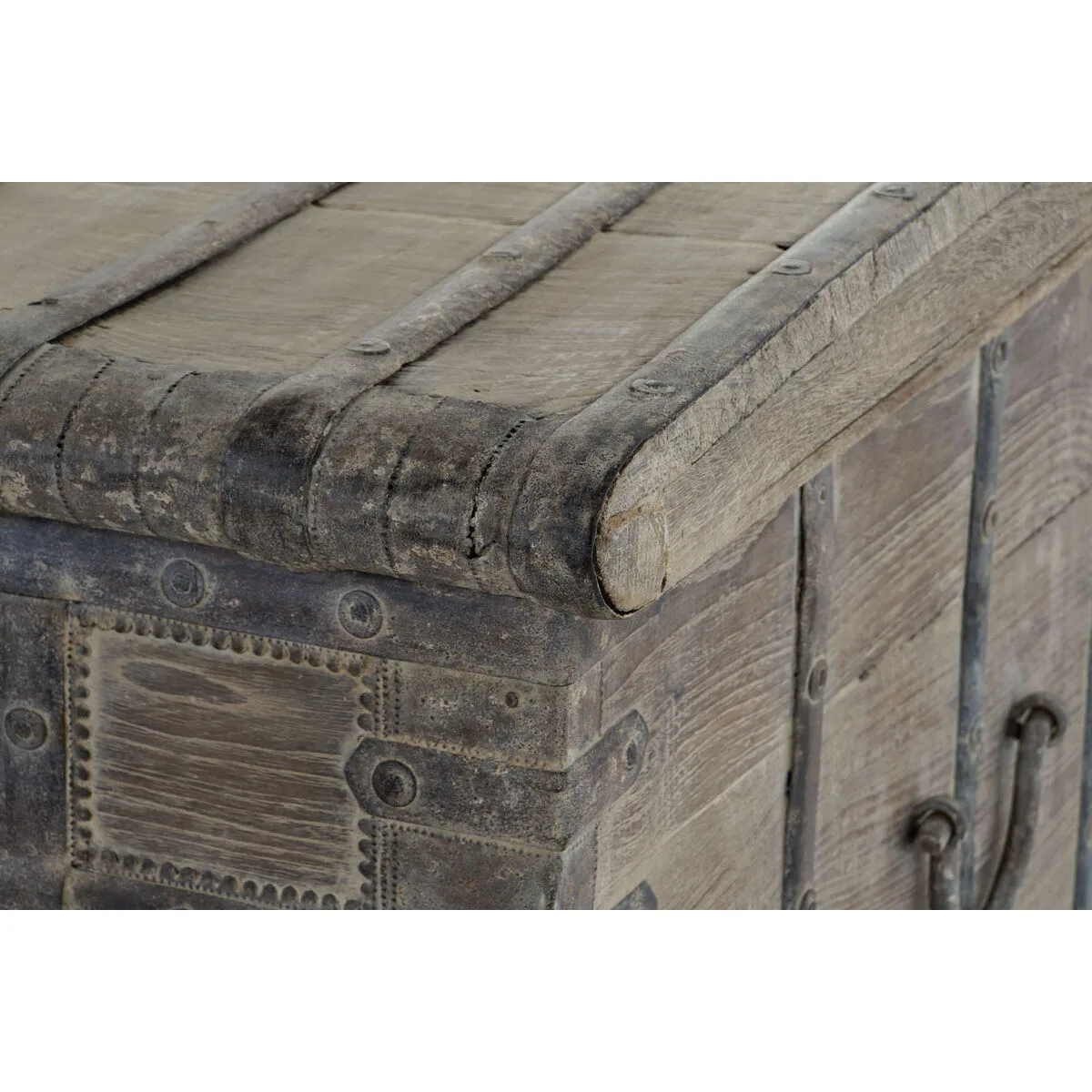 Coffre home esprit naturel bois de teck piece unique 118 x 66 x 87 cm s305934633. Nous sélectionnons pour Diaytar des produits qui ont une histoire, une âme, et qui sauront trouver une place dans la vôtre.
